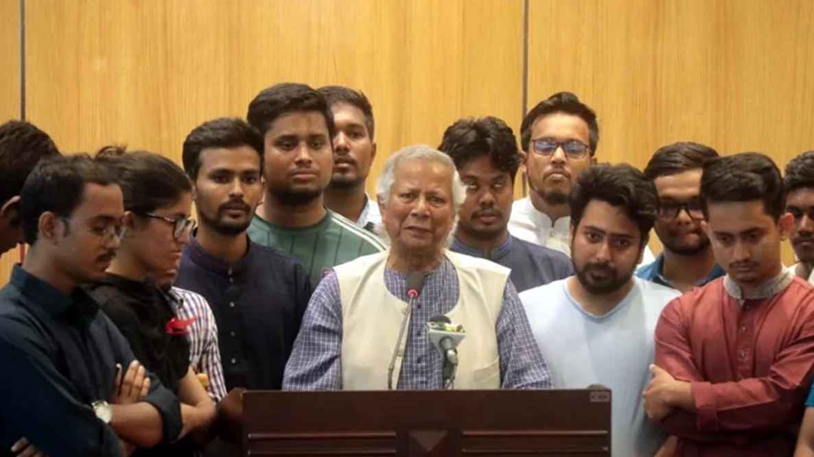 dr yunus and student