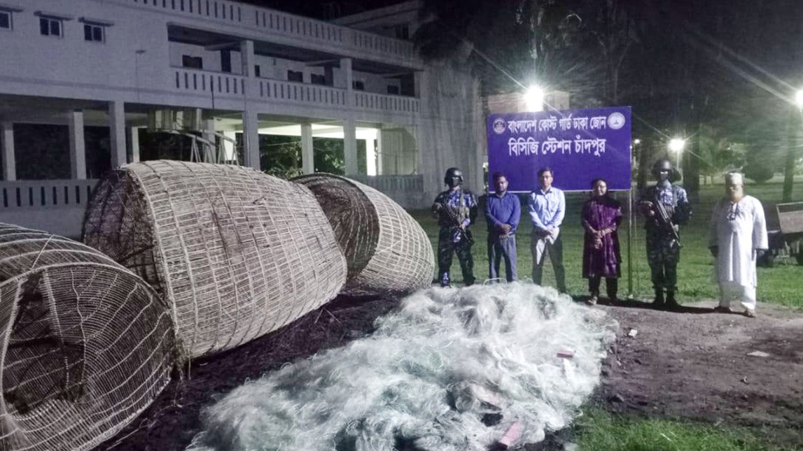 চাঁদপুরে পাঙ্গাশের ফাঁদসহ কারেন্ট জাল জব্দ