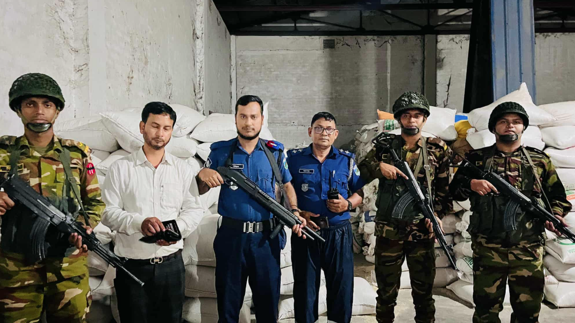 সেনাবাহিনীর অভিযানে ১৬ হাজার কেজি সরকারি চালসহ আটক ৮