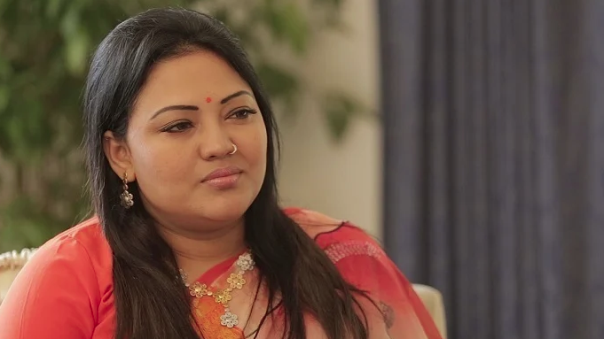 রিমান্ড শেষে ফুরফুরে মেজাজে মমতাজ, আদালতে এলেন গোলাপি জুতা পরে