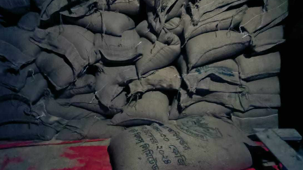 জামালপুরে ৬০৩ বস্তা সরকারি চাল উদ্ধার