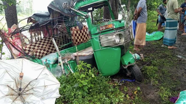 চট্টগ্রামে অটোরিকশা-মাইক্রোবাস সংঘর্ষে ২ যাত্রী নিহত