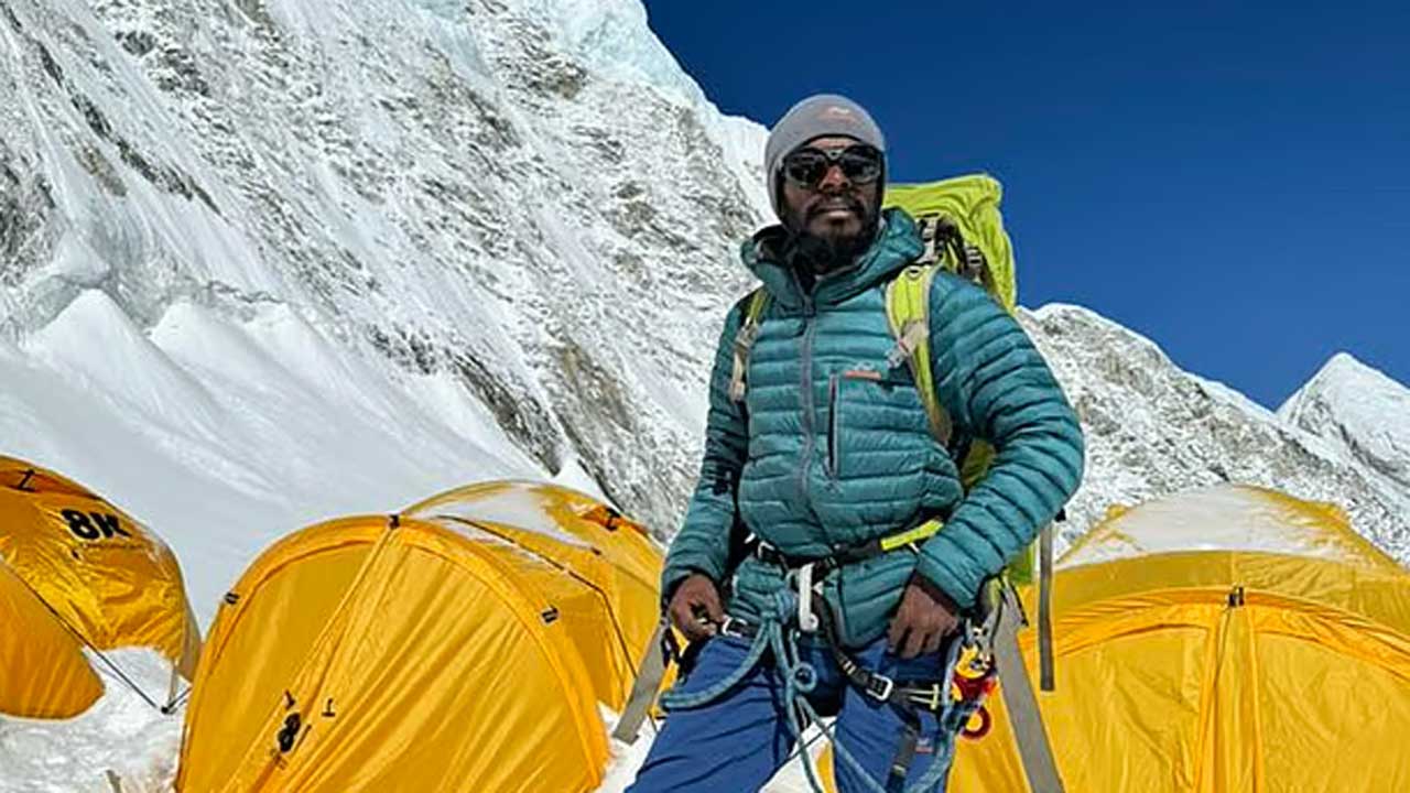 সপ্তম বাংলাদেশি হিসেবে এভারেস্ট চূড়ায় শাকিল