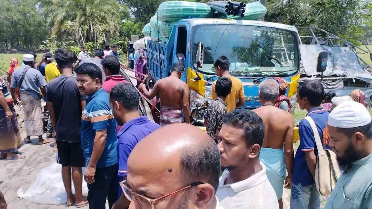 মঠবাড়িয়ায় পিকআপ চাপায় গৃহবধূ নিহত