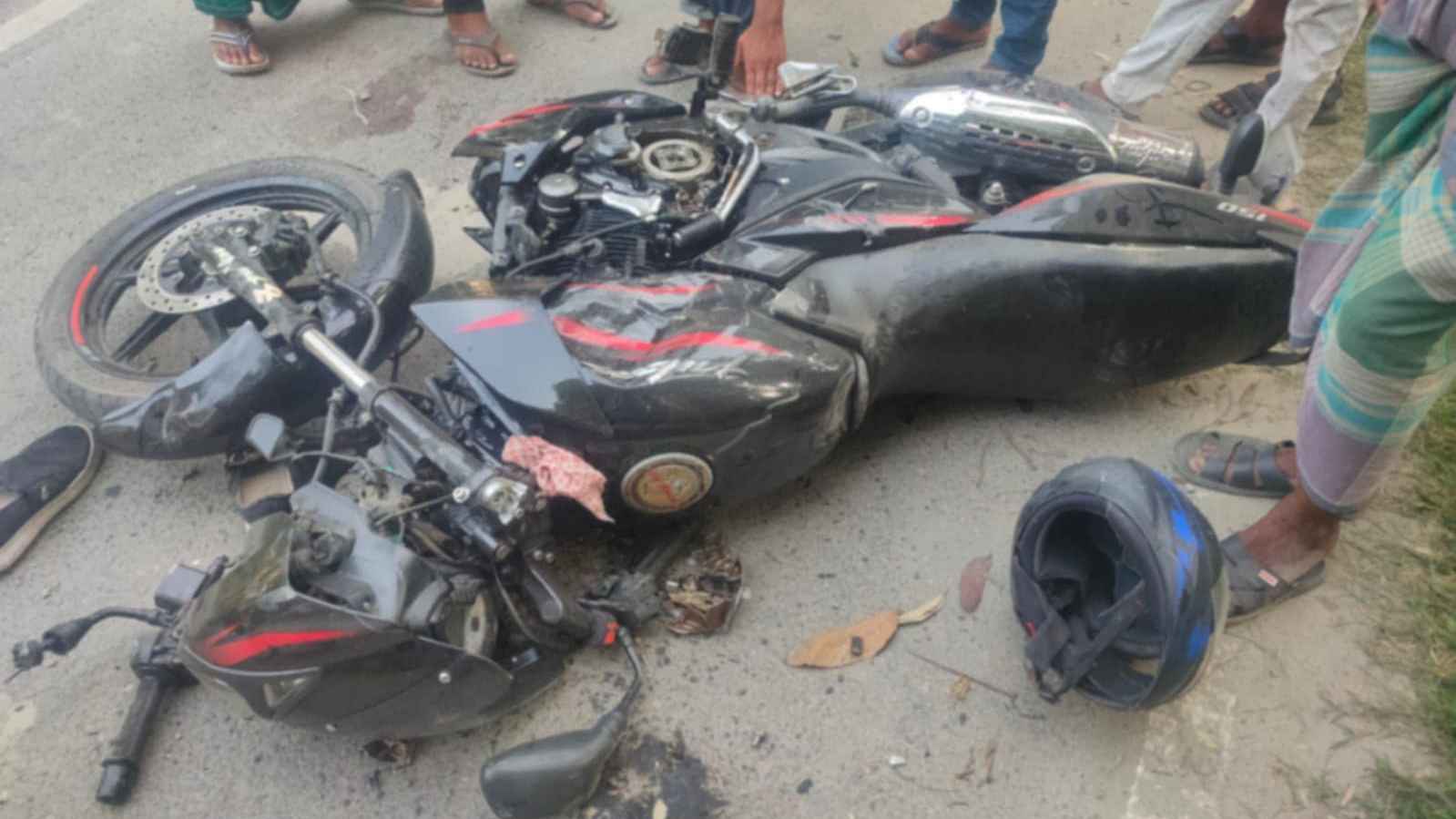 বিয়ের অনুষ্ঠানে পানির গ্লাস আনতে গিয়ে ট্রাকচাপায় যুবক নিহত