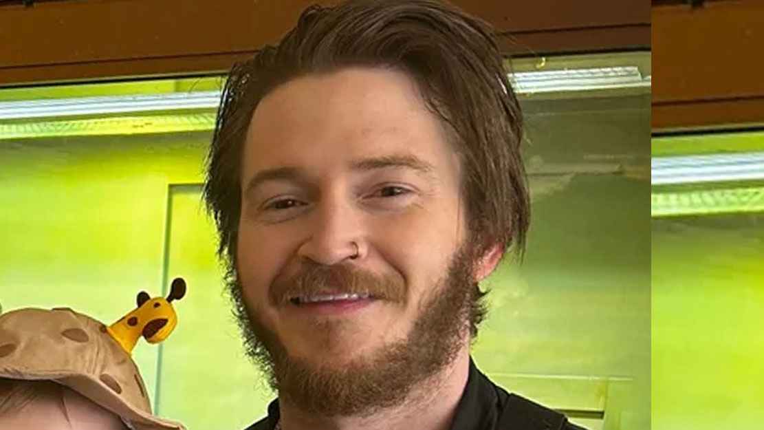 আত্মহত্যা করেছেন জনপ্রিয় ব্যান্ড গায়ক