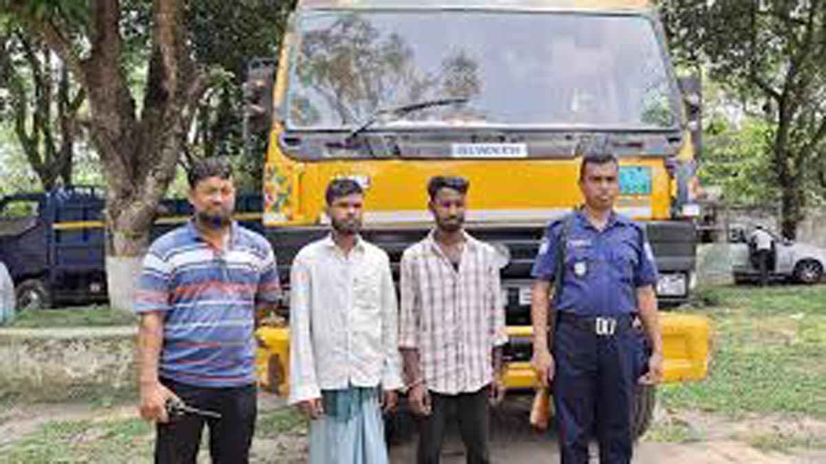 পলাশে ১১ টন নিষিদ্ধ পলিথিনসহ গ্রেফতার ২