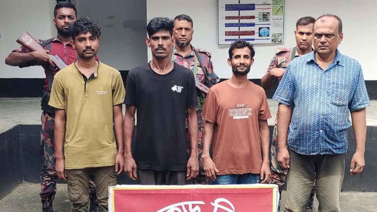 ঝিনাইদহ সীমান্তে আটক ৭