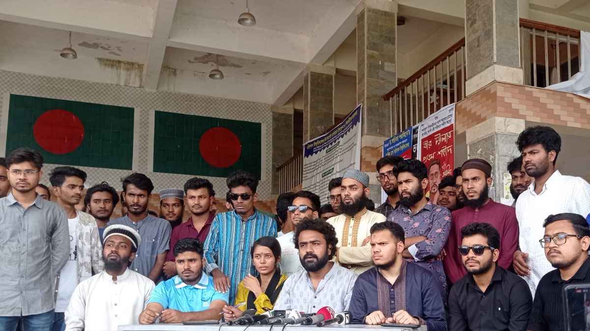 ববি ভিসি’র অপসারণের দাবিতে শিক্ষার্থীদের আন্দোলন