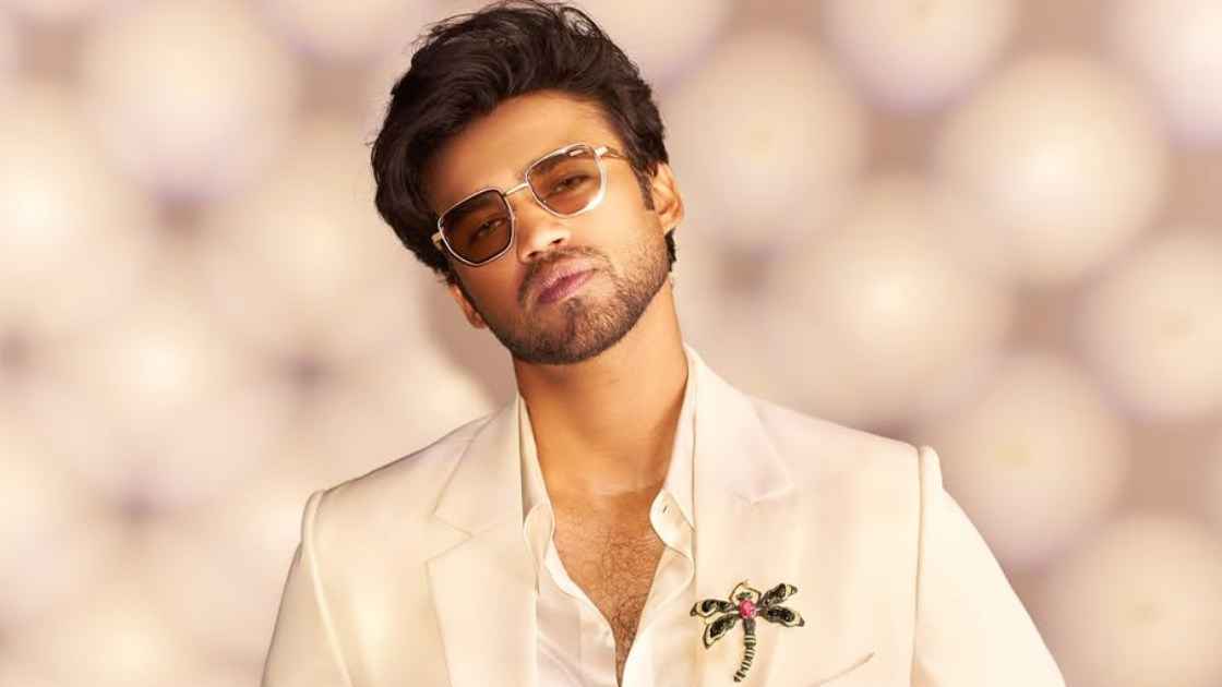 বলিউড নিয়ে বিস্ফোরক ইরফানপুত্র, নাম নিলেন অরিজিৎ সিংয়ের