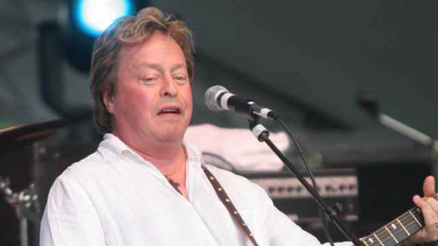 মারা গেলেন কিংবদন্তি ব্যান্ড গায়ক রিক ডেরিঞ্জার