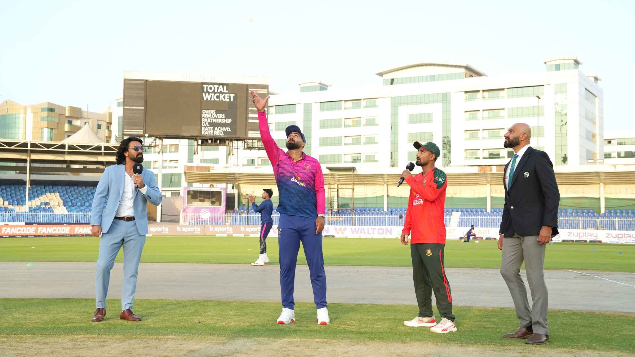 বাঁচা-মরার ম্যাচে ব্যাটিংয়ে বাংলাদেশ