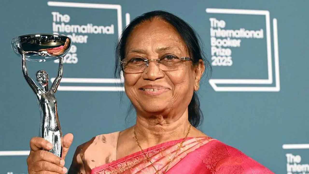 ইতিহাস গড়লেন ভারতের লেখক বানু মুশতাক