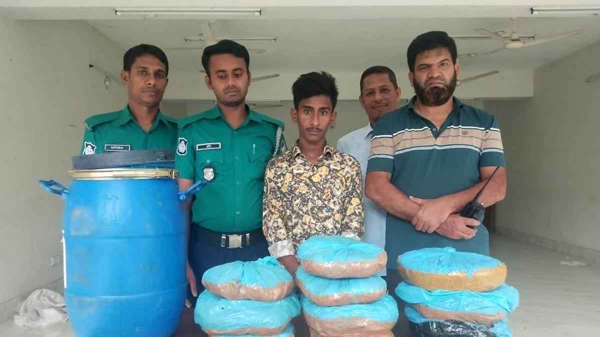 বরিশালে ড্রাম ভর্তি গাঁজাসহ যুবক গ্রেফতার