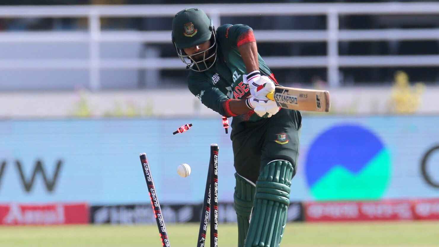 বাংলাদেশে ক্রিকেটারদের স্বাধীনভাবে না খেলতে পারার কারণ জানালেন সোহান