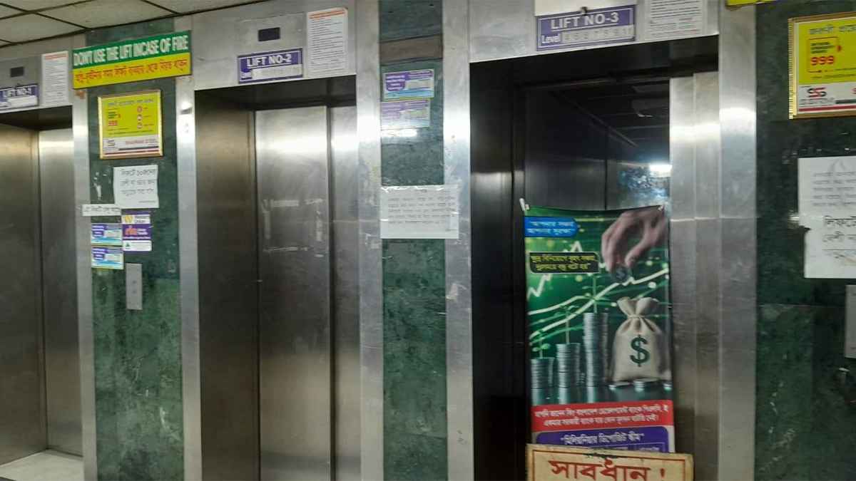 কারওয়ান বাজারে লিফট ছিঁড়ে আহত ১১