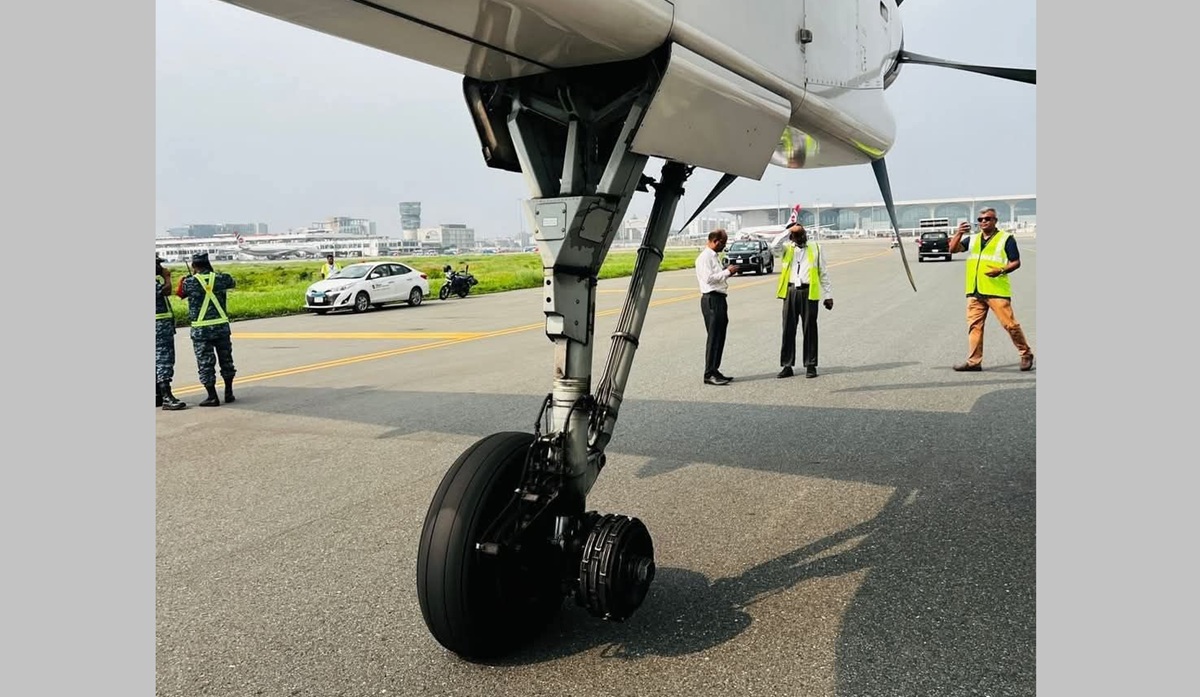 biman_bangladesh_coxbazar_flight_wheel2