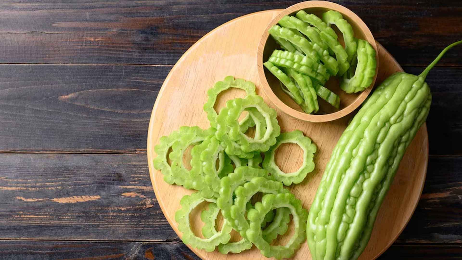 চুল পড়া কমায় করলা, কীভাবে ব্যবহার করবেন?