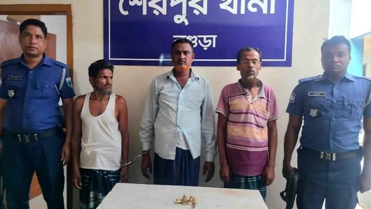 স্বর্ণের মূর্তি বিক্রির প্রলোভনে অর্থ হাতিয়ে নেওয়ার অভিযোগে গ্রেফতার ৩
