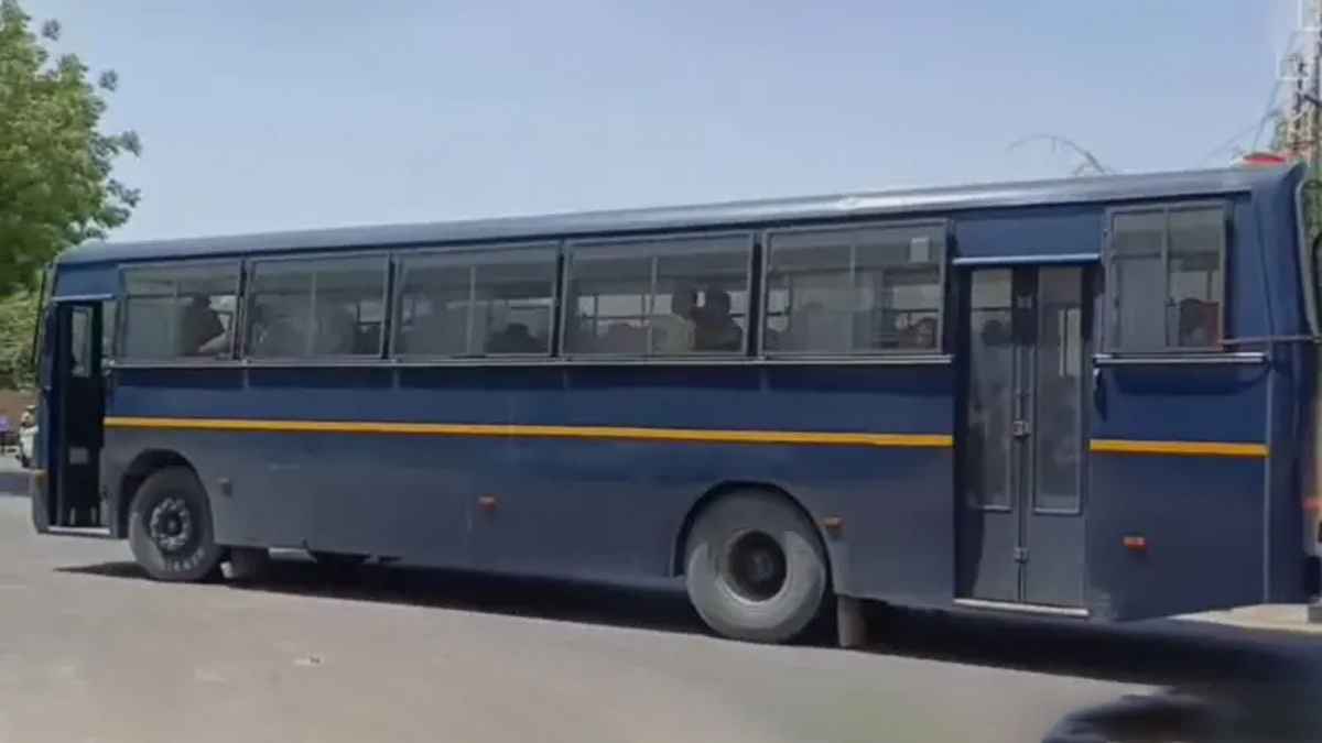 অবৈধ বাংলাদেশি হিসেবে চিহ্নিতদের ফেরত পাঠাচ্ছে ভারত