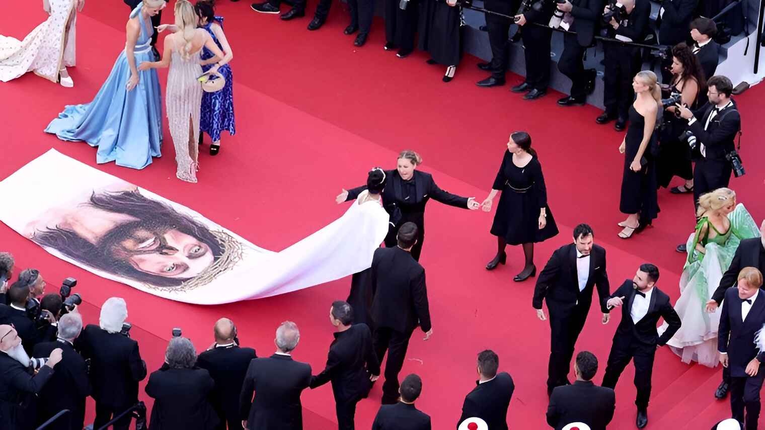 যৌন নির্যাতনের অভিযোগে কানের লাল গালিচায় হাঁটতে দেওয়া হলো না অভিনেতাকে