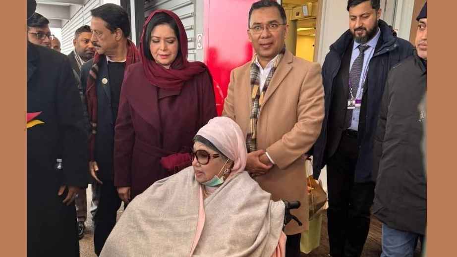 এয়ার অ্যাম্বুলেন্স না মিললে বাংলাদেশ বিমানে দেশে ফিরবেন খালেদা জিয়া