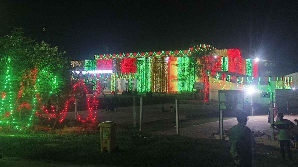 সমাবর্তন উপলক্ষে বর্ণিল সাজে সেজেছে চবি