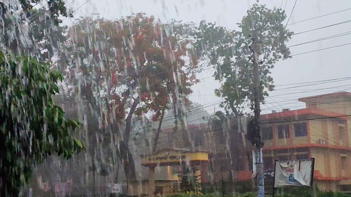 চুয়াডাঙ্গায় টানা ৯ দিনের তাপপ্রবাহের মধ্যে স্বস্তির বৃষ্টি