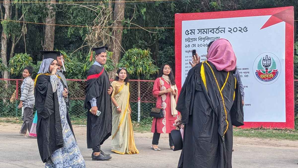 চবিতে দুই দিন আগেই সমাবর্তনের উচ্ছ্বাস, গ্র্যাজুয়েটদের মিলনমেলা