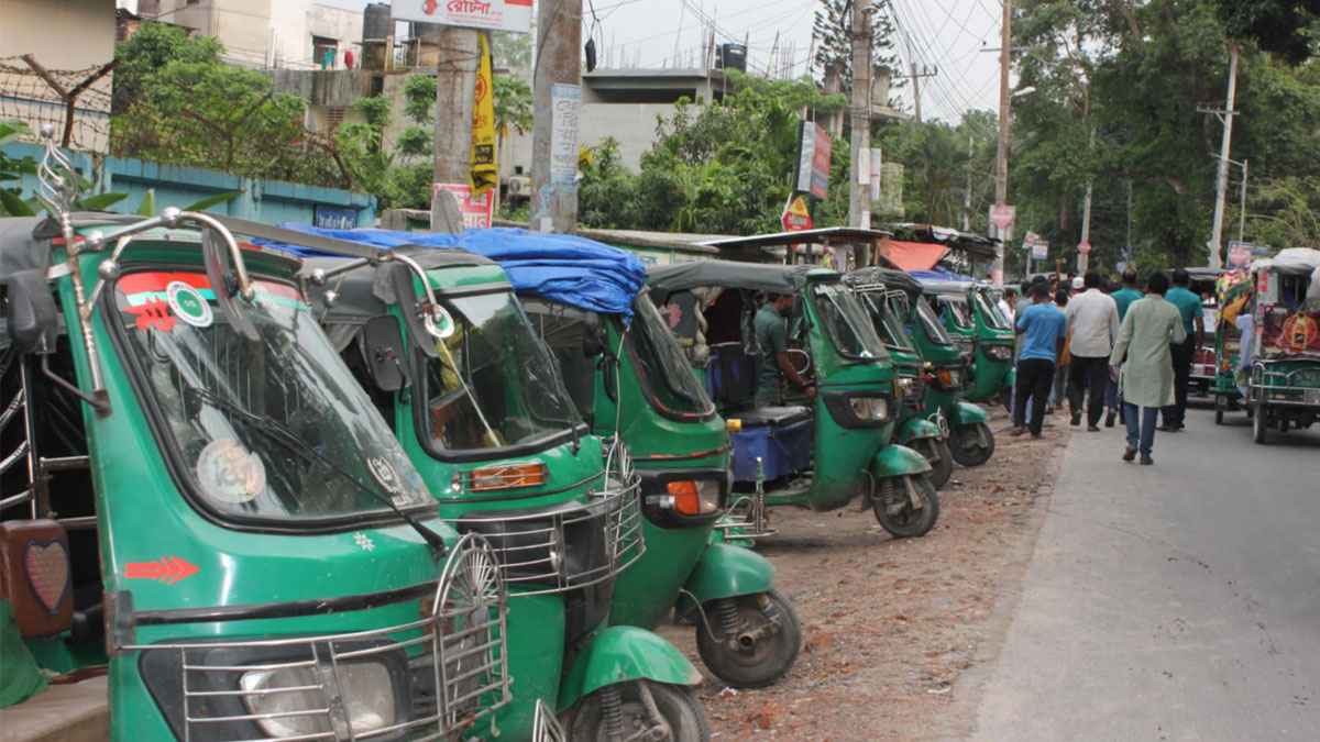 রংপুরে অবৈধ সিএনজি স্ট্যান্ড উচ্ছেদ