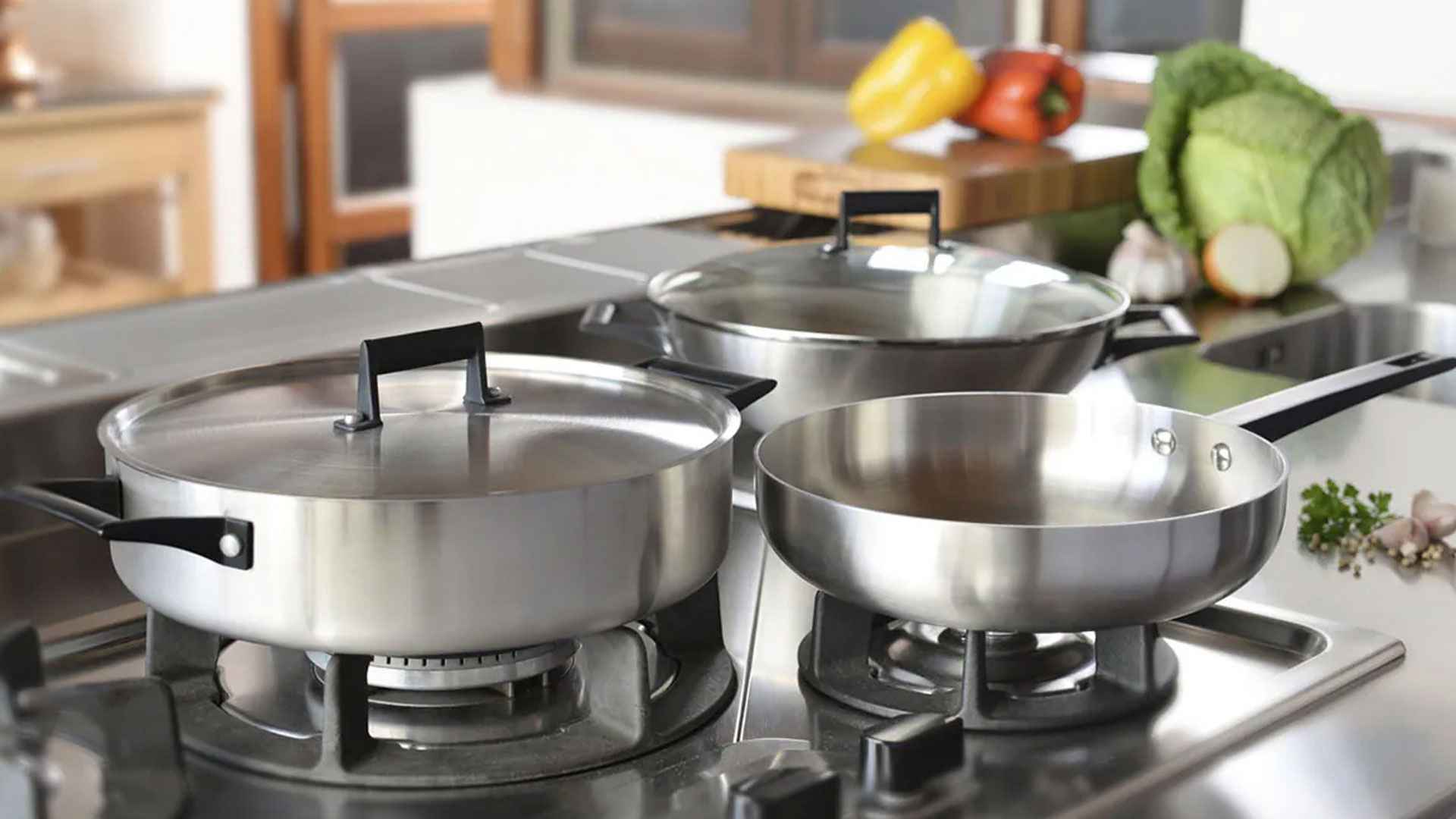 অ্যালুমিনিয়ামের পাত্রে রান্না করেন? সাবধান হোন!