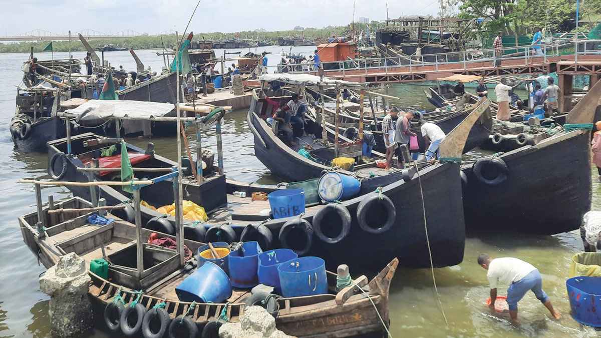 কক্সবাজারে বরাদ্দের চাল পাননি ৬৩ হাজার ১৯৩ জেলে