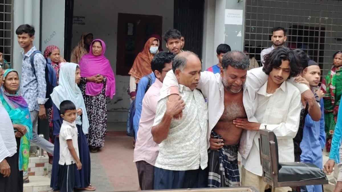 ভাতিজাকে কালো জাদু করার অভিযোগে চাচাকে কুপিয়ে হত্যা 