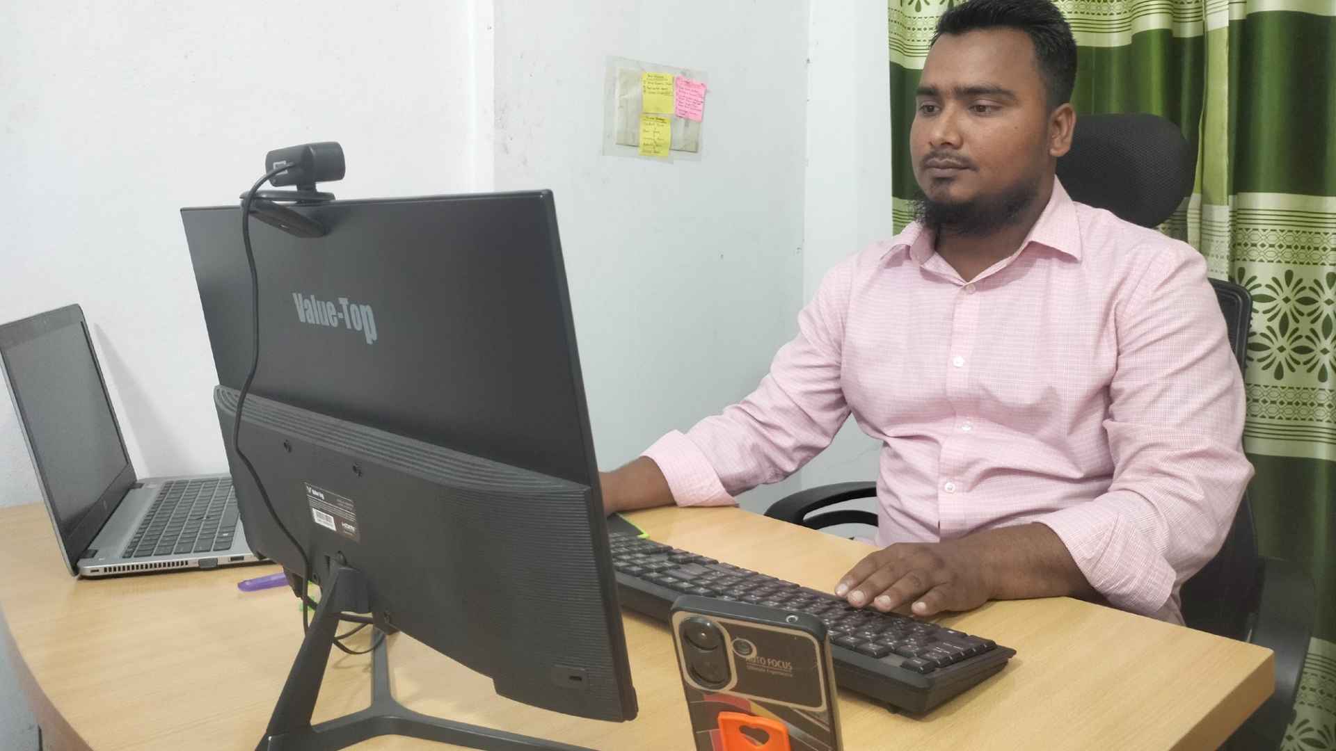 শ্রমিক থেকে সফল ফ্রিল্যান্সার সামিউল, মাসে আয় ৫ লাখ