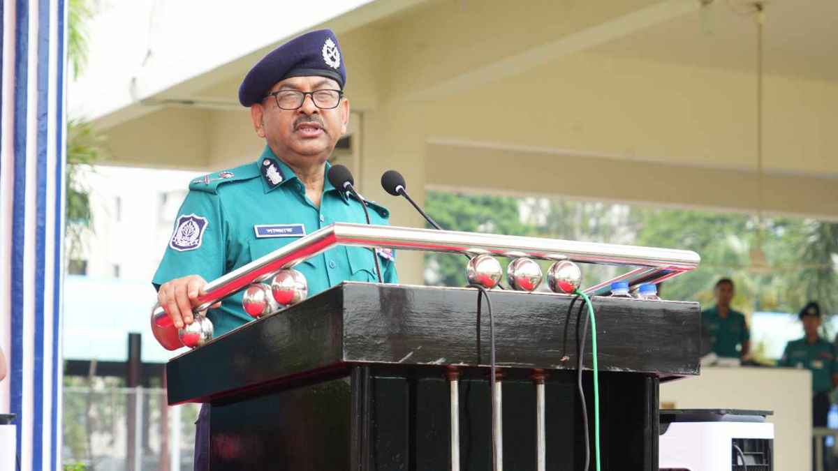 ‘জনগণের আস্থা অর্জনই প্রধান লক্ষ্য, সেবার মানসিকতা নিয়ে কাজ করতে হবে’