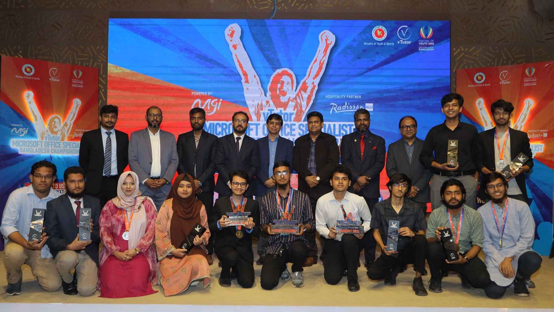 ভিটিউটর মাইক্রোসফট ন্যাশনাল জিতে যুক্তরাষ্ট্রে যাচ্ছেন ৩ শিক্ষার্থী