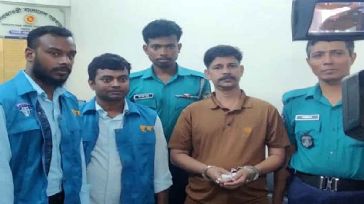 ছদ্মবেশে বরিশাল বিআরটিএতে দুদক, দালাল আটক