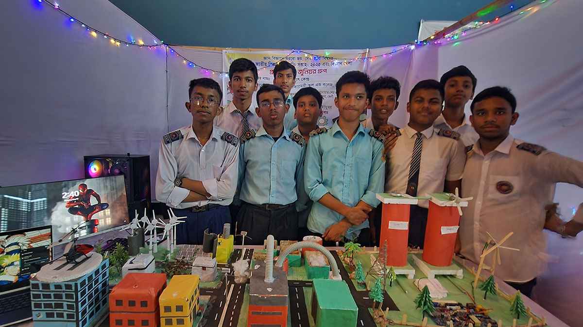 ফেনীতে বিজ্ঞান ও প্রযুক্তি মেলা সম্পন্ন: বিজয়ীদের পুরস্কৃত