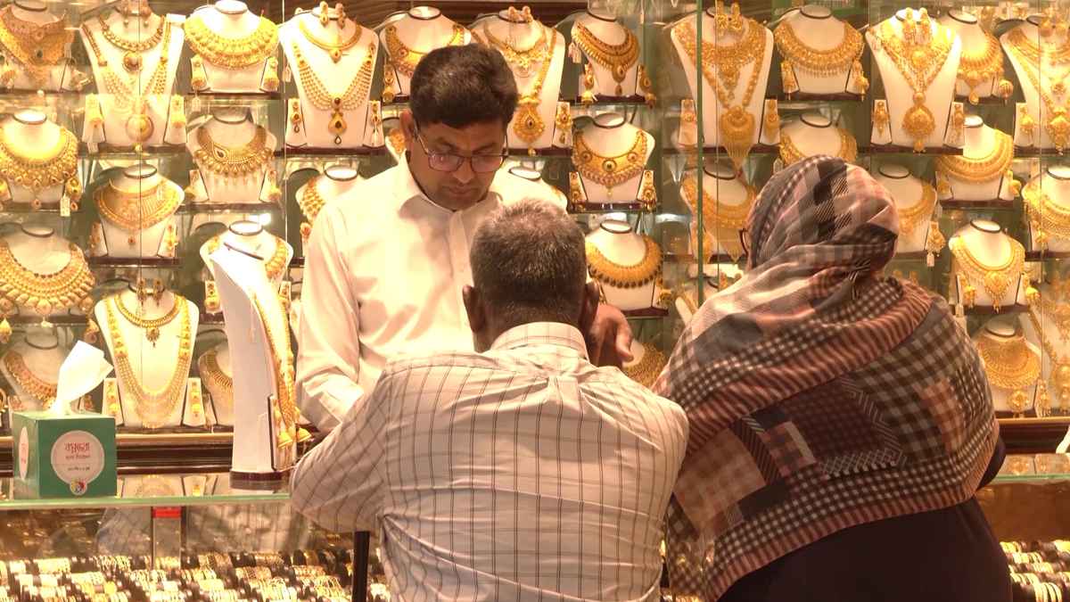 নতুন দামে বিক্রি হচ্ছে স্বর্ণ, ভরি কত?