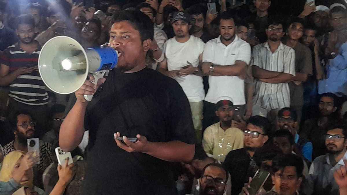 আ. লীগ নিষিদ্ধ না হলে যমুনা ছাড়ব না: হাসনাত আব্দুল্লাহ