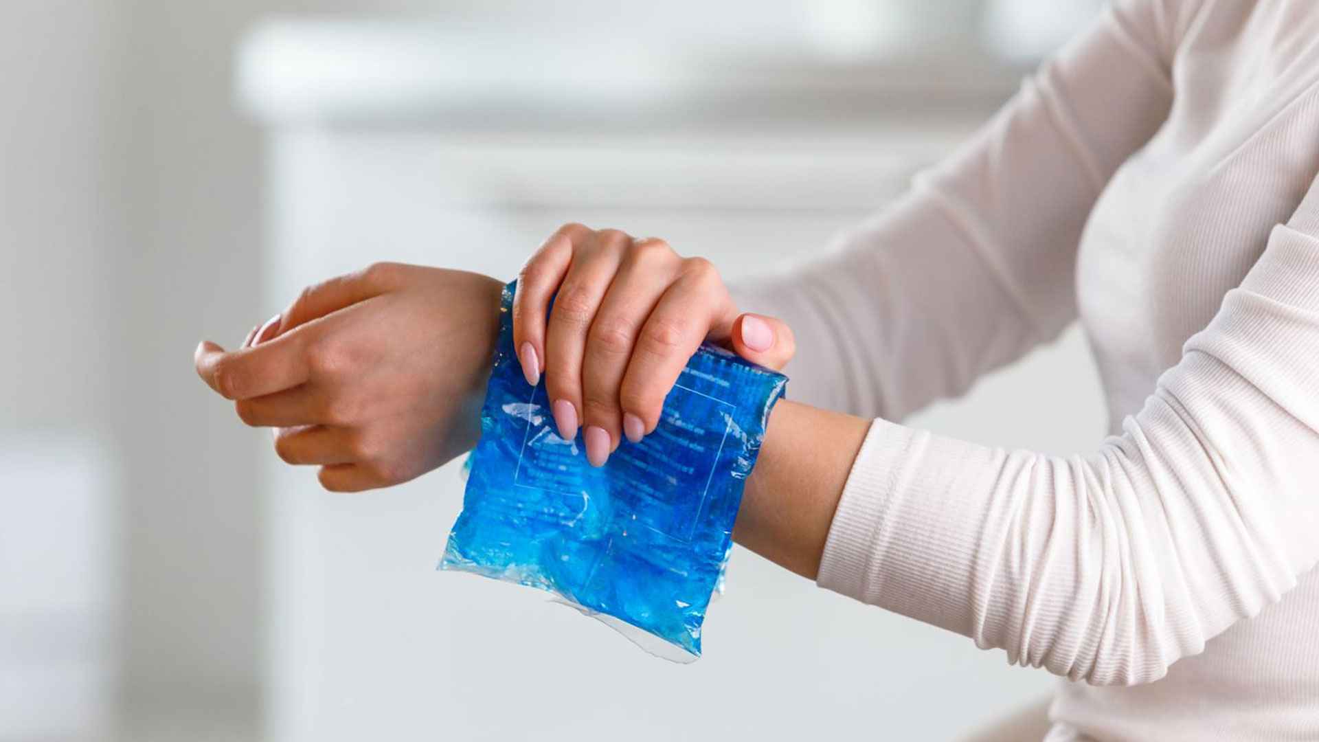 পুড়ে গেলে ক্ষতস্থানে বরফ ব্যবহার, অজান্তে ক্ষতি হচ্ছে না তো?