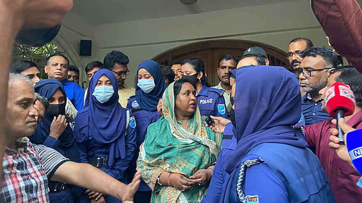 নারায়ণগঞ্জে সাবেক মেয়র আইভী গ্রেফতার,বাড়ি ঘিরে রাতভর উত্তেজনা