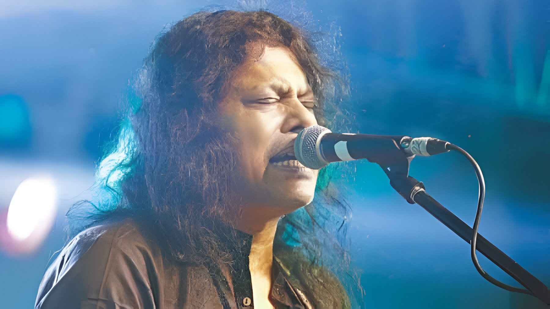 জেমসের কনসার্টে মোবাইল চুরির হিড়িক