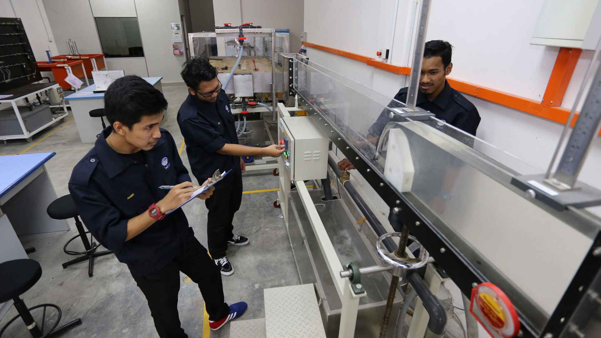 বিনা অভিজ্ঞতায় চাকরি দেবে বসুন্ধরা গ্রুপ 
