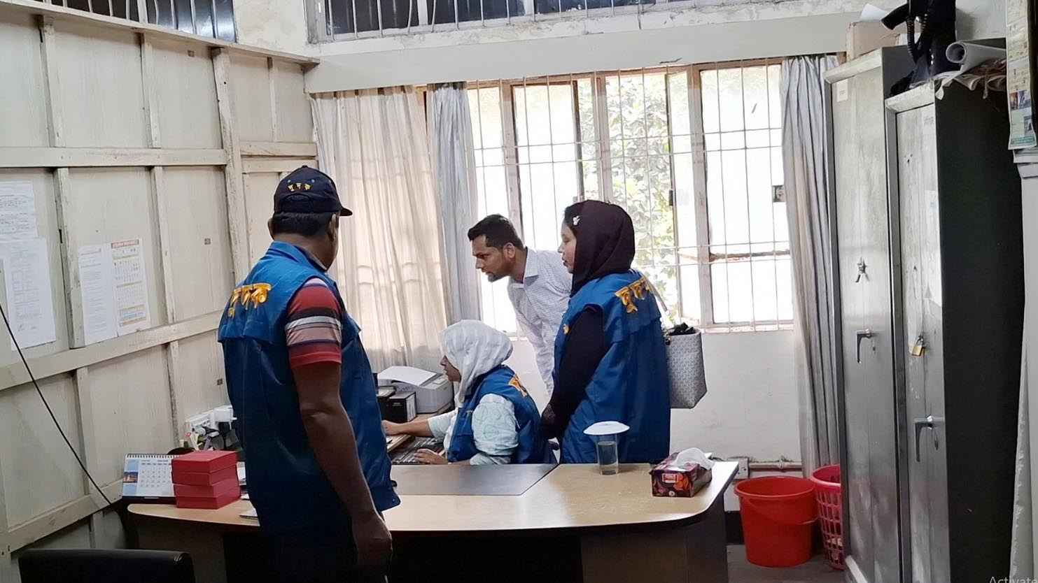 জয়পুরহাটে বিআরটিএ’র ২ কর্মচারীর বিরুদ্ধে মিলল অনিয়মের প্রমাণ