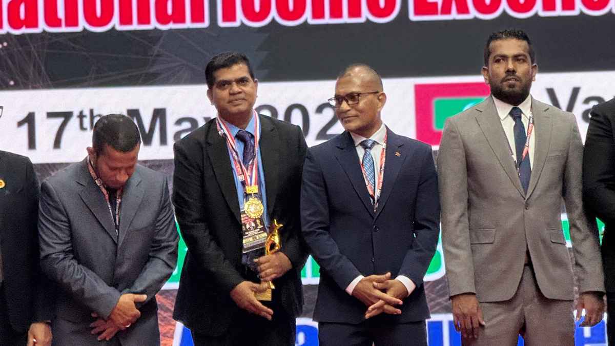 মালদ্বীপে আন্তর্জাতিক পুরস্কারে সম্মানিত ইউএস-বাংলার কামরুল ইসলাম