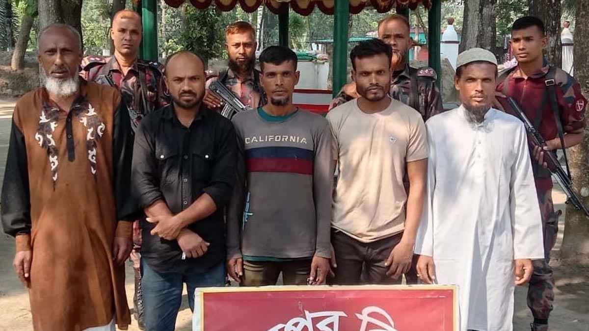 ঝিনাইদহ সীমান্তে নারী-শিশুসহ ৩৬ বাংলাদেশি আটক