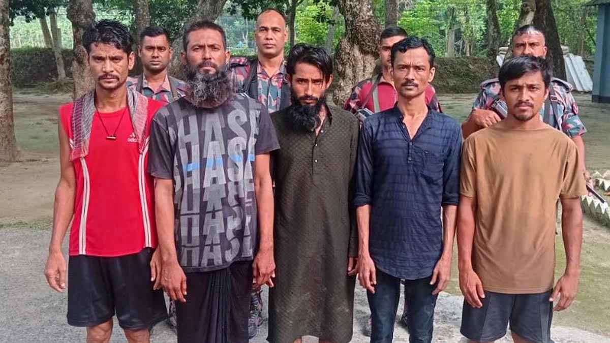 মহেশপুর সীমান্তে অবৈধ অনুপ্রবেশের দ্বায়ে আটক ১৫