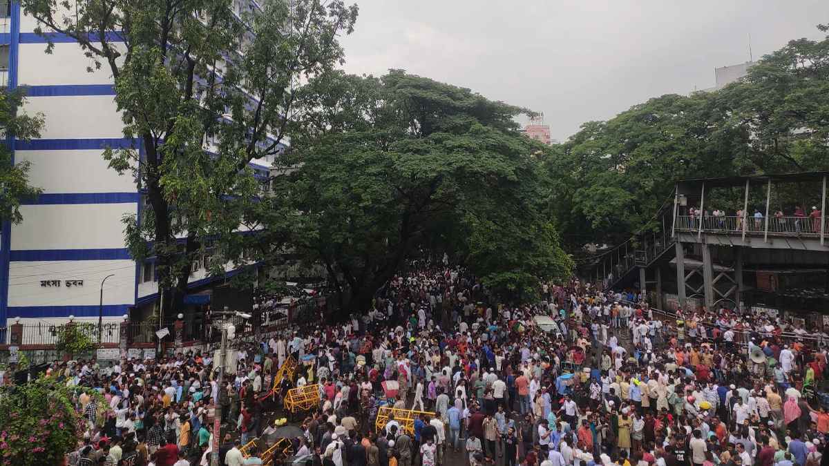 রাজপথে বিএনপি, চাপে অন্তর্বর্তী সরকার