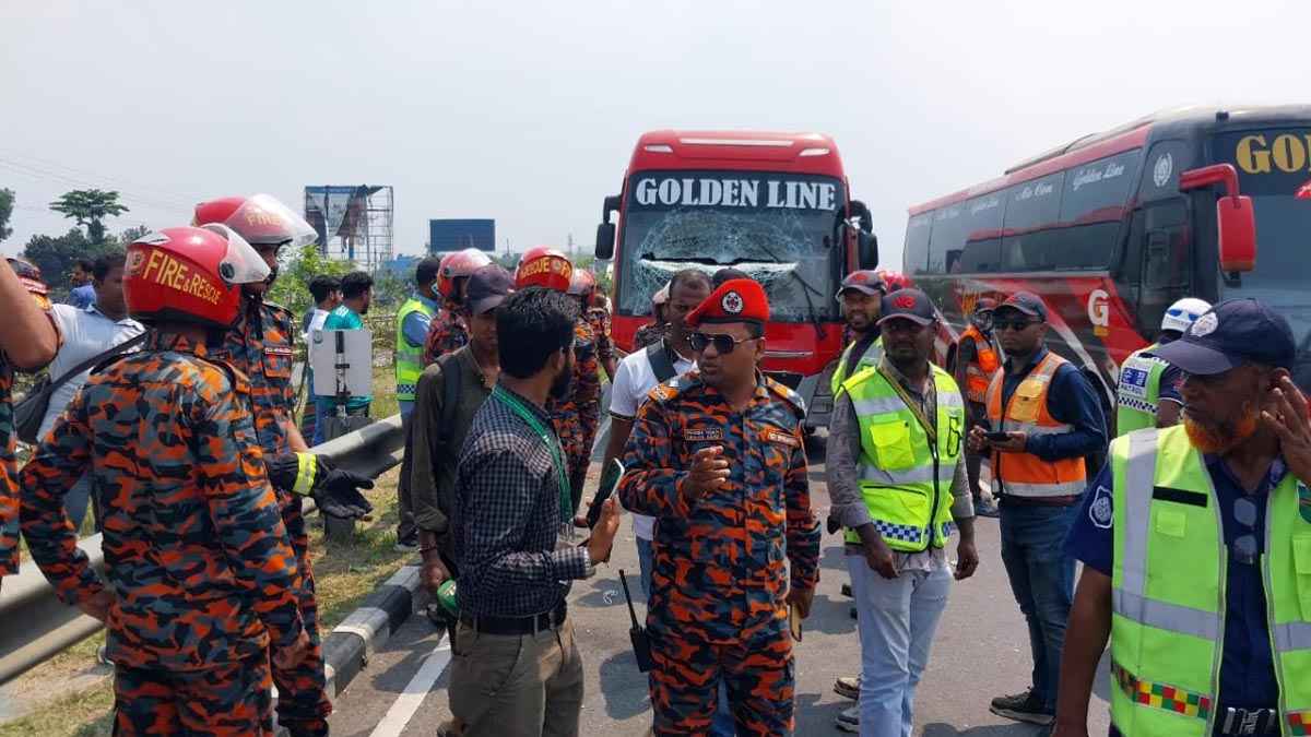 ঢাকা-মাওয়া এক্সপ্রেসওয়ে রোগীর অ্যাম্বুল্যান্সে বাসের ধাক্কা, নিহত ৫